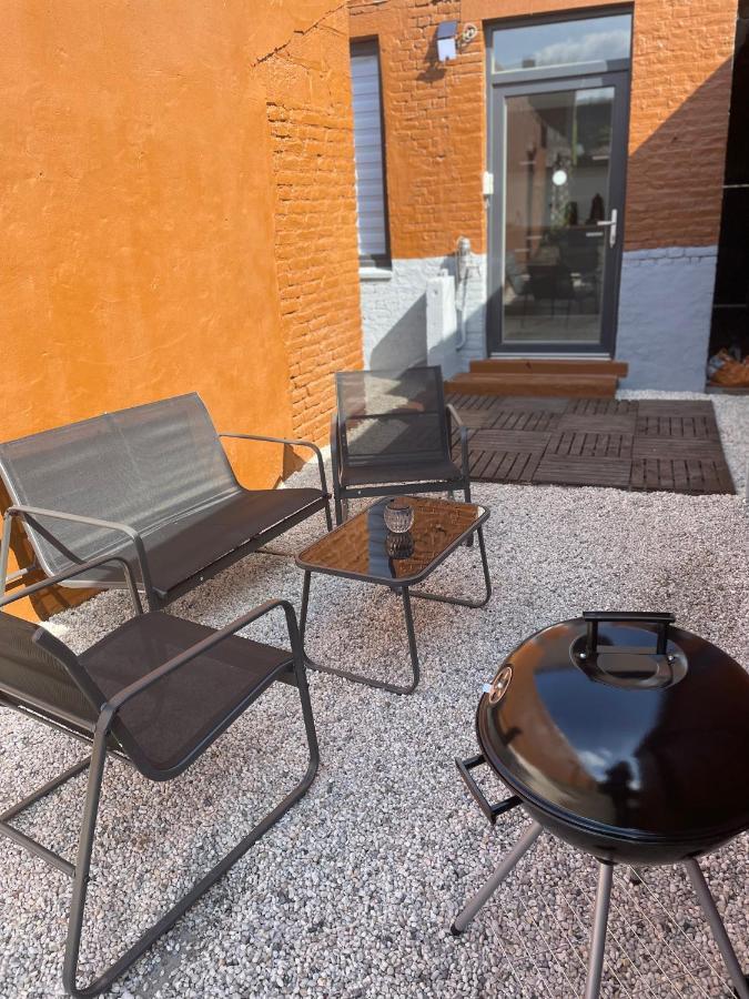 Maison Proche Du Centre Ville De La Gare L Aeroport De Charleroi Esterno foto